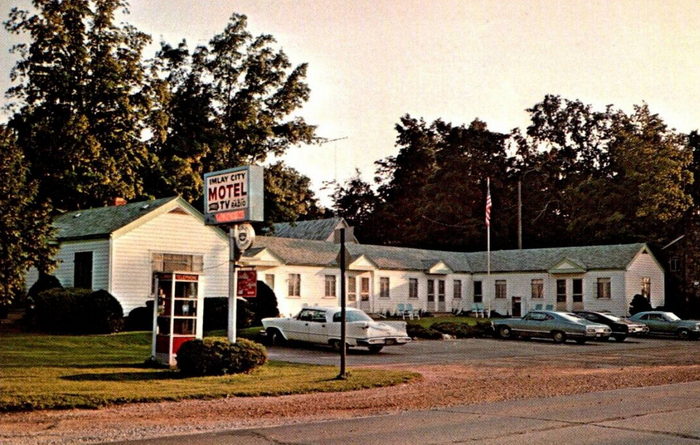 Imlay City Motel - Old Postcard (newer photo)